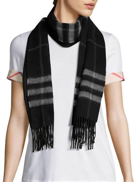 Check Label Cashmere Scarf in Black 